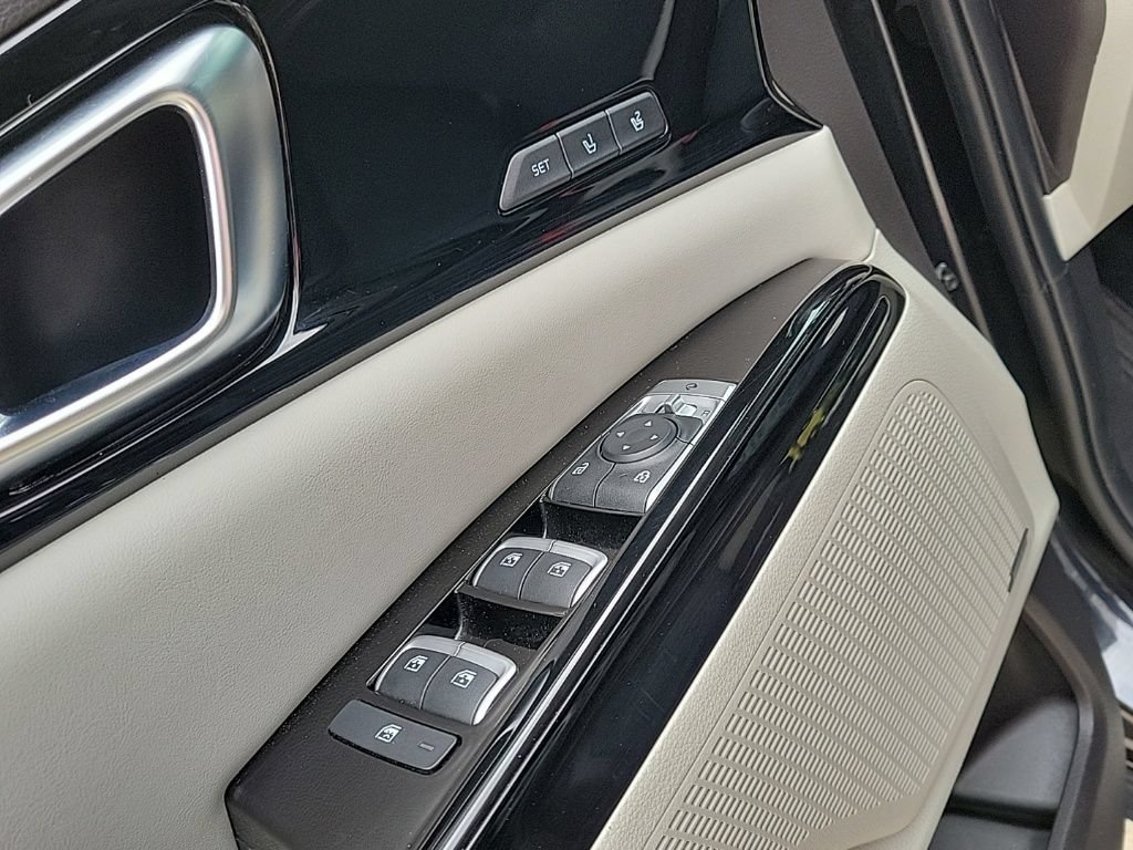 Used 2022 Kia Carnival SX Prestige FWD image 32
