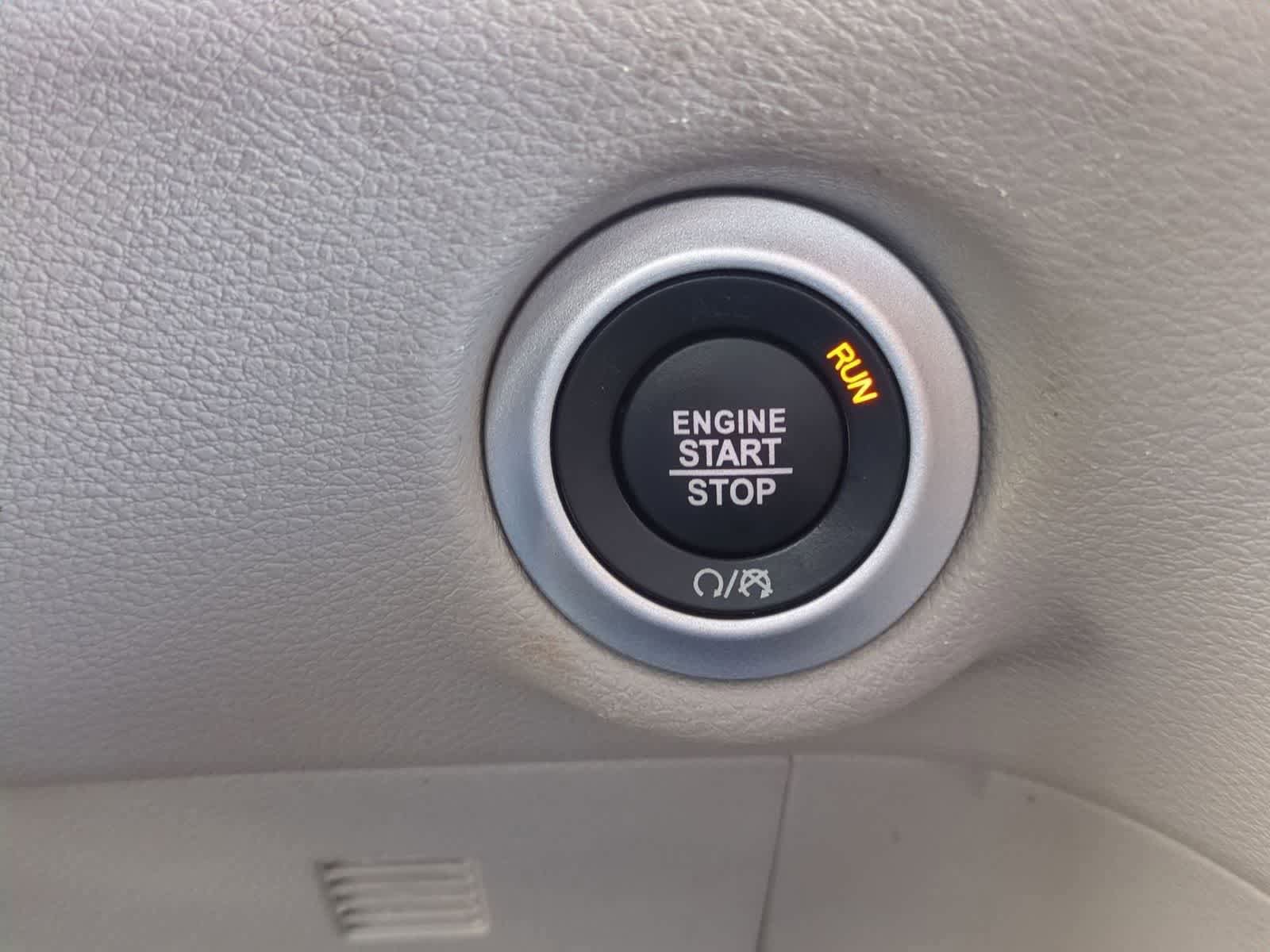 Used 2023 Chrysler Pacifica Touring-L FWD image 16