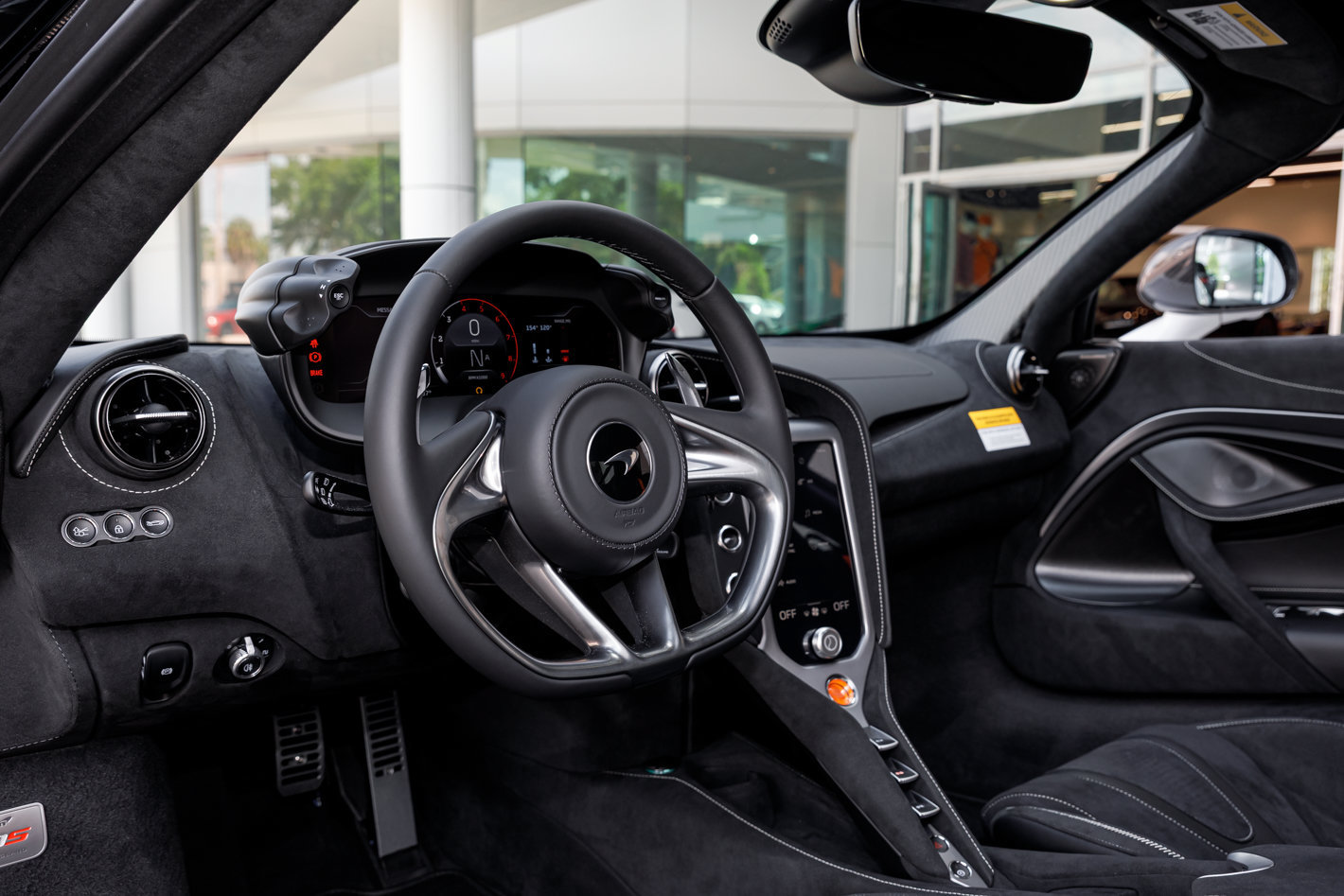 Used 2027 McLaren 750S RWD image 18