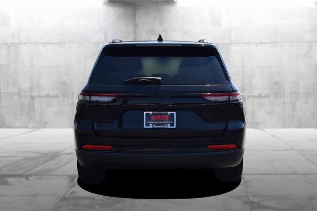 Used 2024 Jeep Grand Cherokee Altitude AWD/4WD image 6