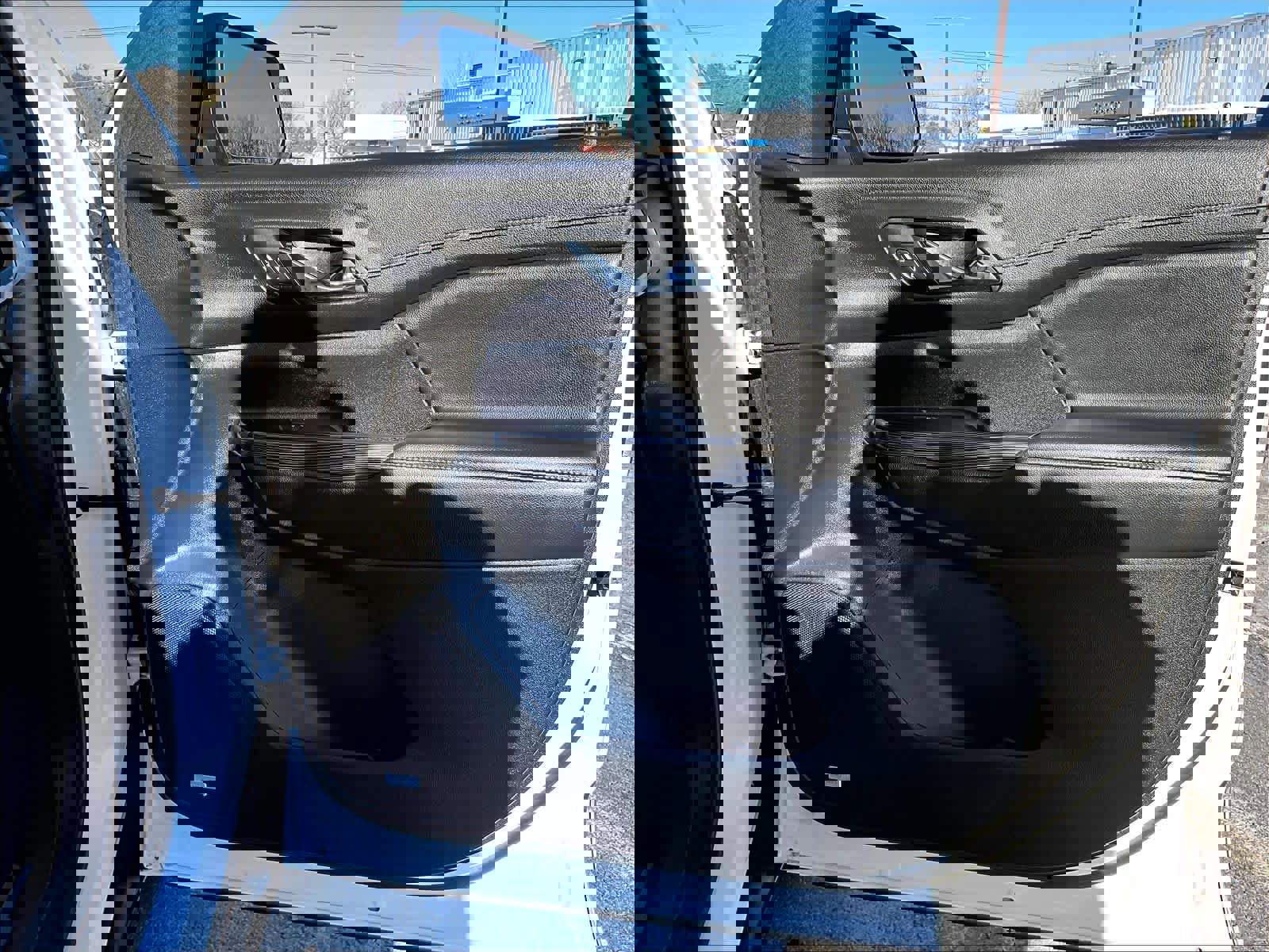 Used 2023 GMC Acadia SLT w/ Elevation Edition image 12