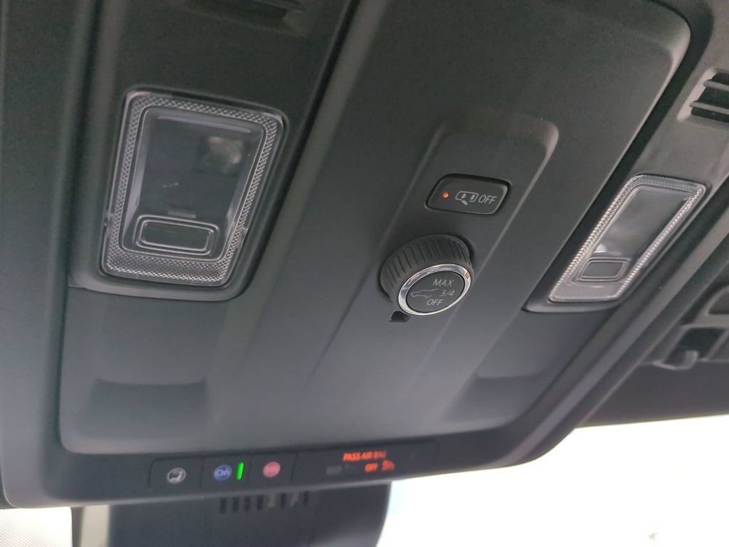 Used 2025 Chevrolet Suburban Z71 AWD/4WD image 24