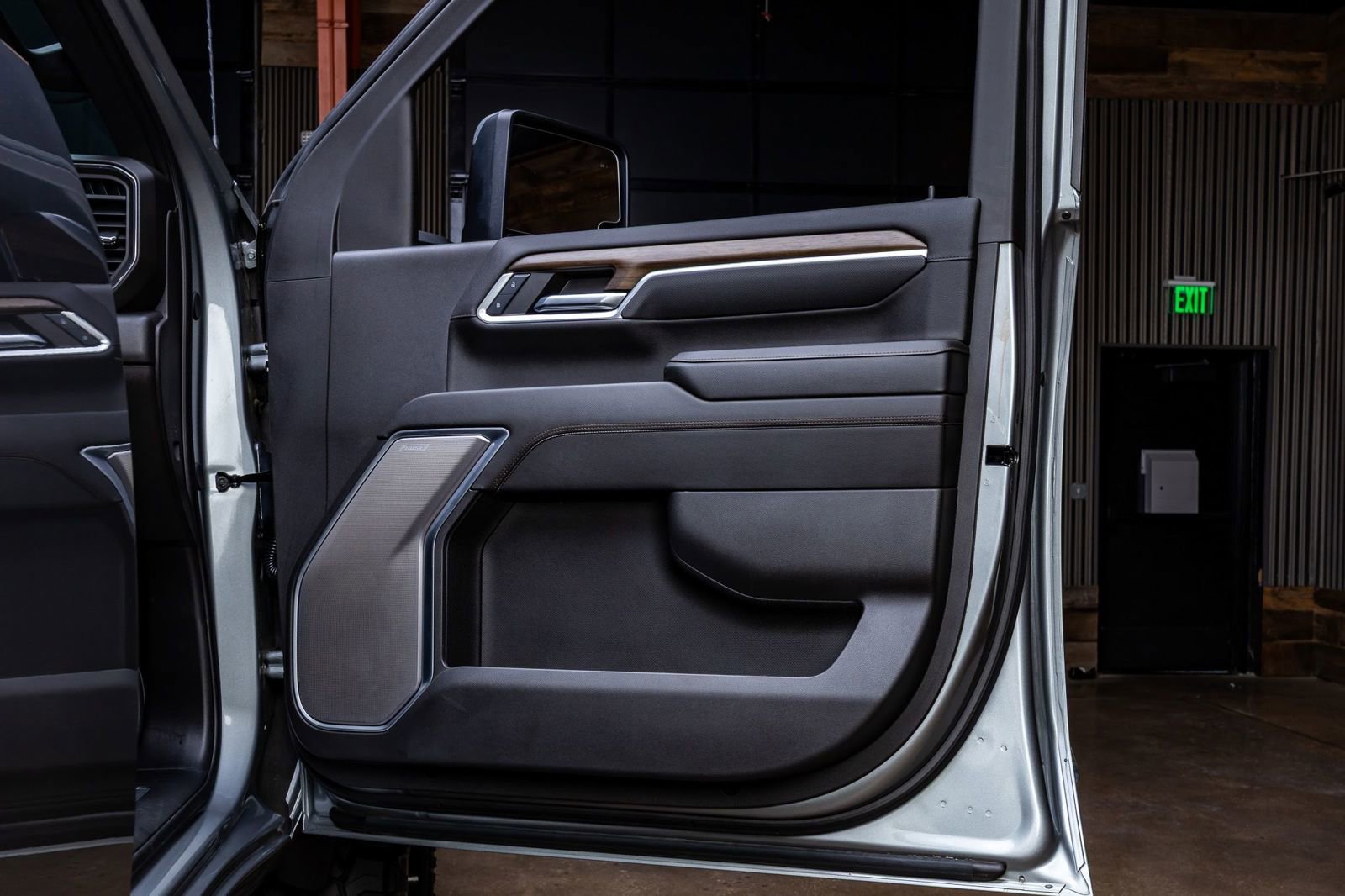 Used 2024 Chevrolet Silverado 2500 High Country w/ High Country Premium Package AWD/4WD image 38