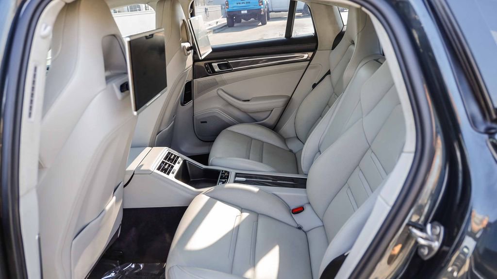 Used 2019 Porsche Panamera GTS image 23