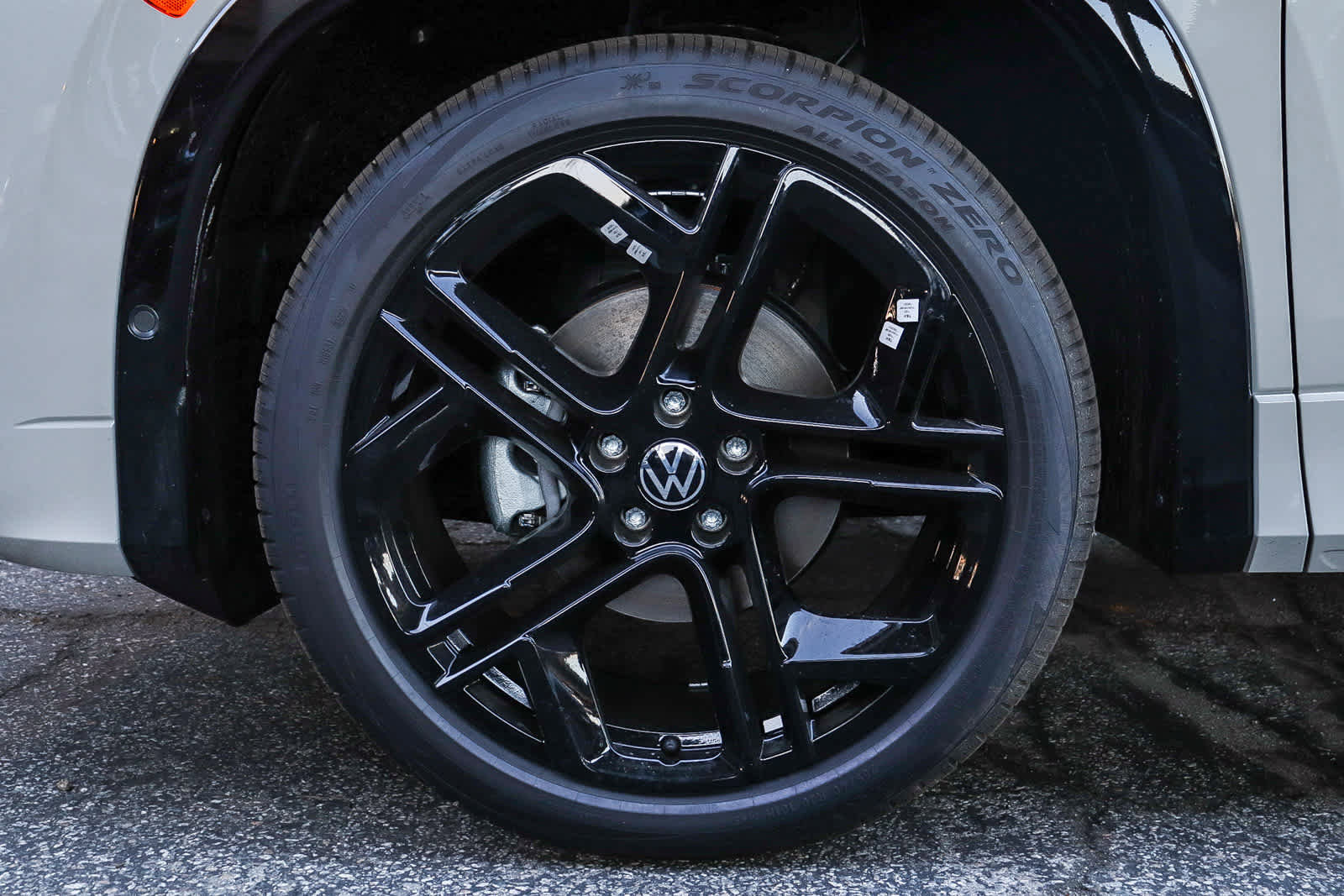 New 2026 Volkswagen Tiguan SE R-Line image 11