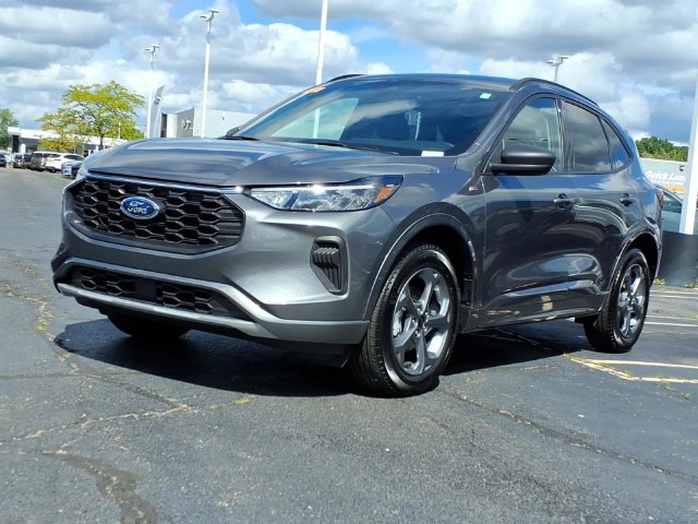 Used 2024 Ford Escape ST-Line w/ Tech Pack #1 AWD/4WD image 4