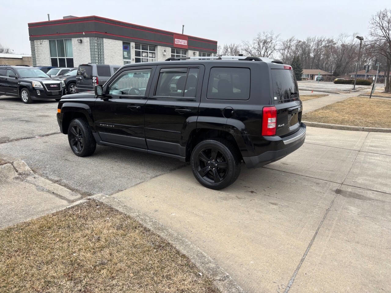 Used 2013 Jeep Patriot Latitude w/ Altitude Pkg image 14