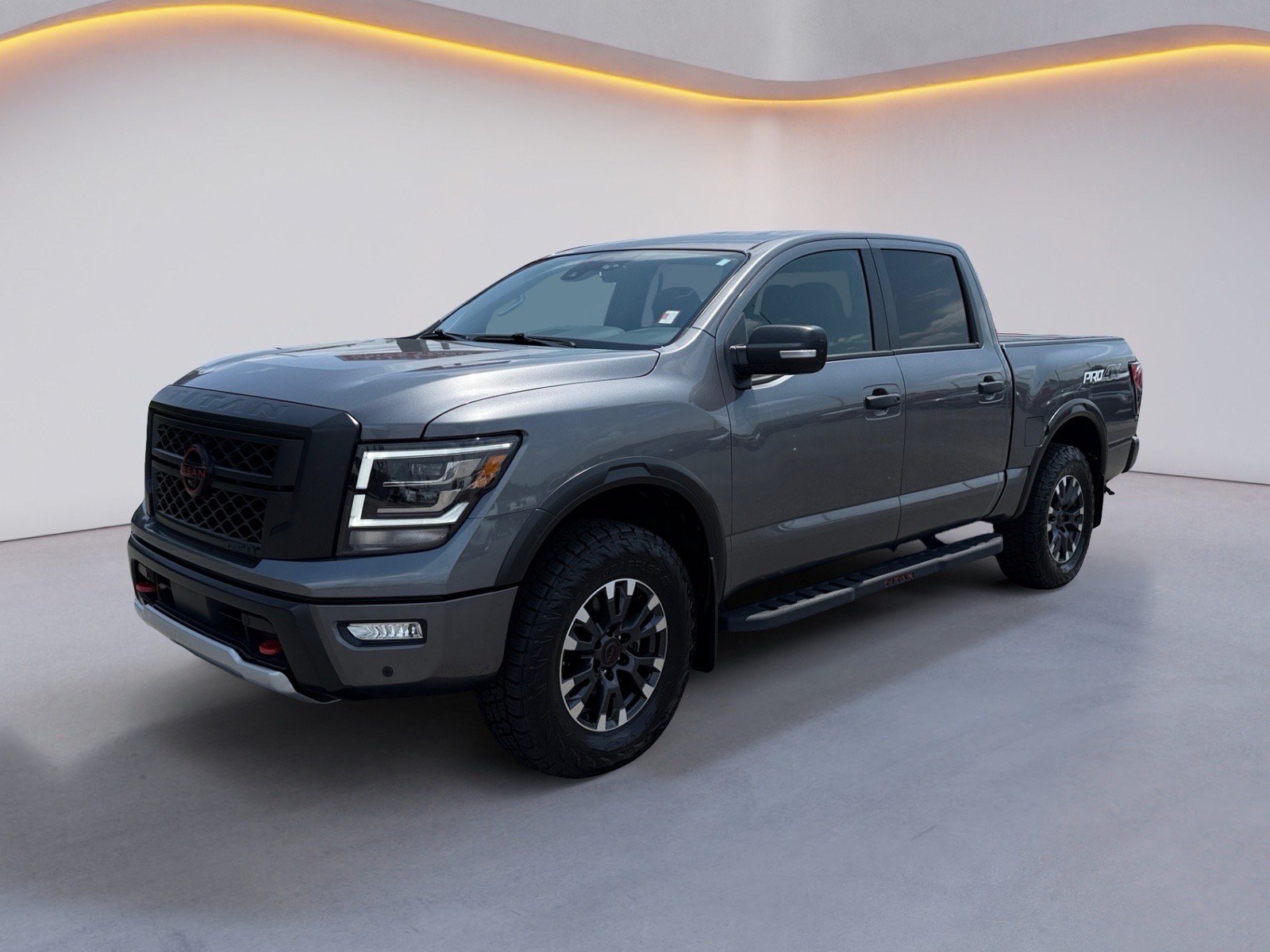 Used 2024 Nissan Titan PRO-4X w/ Pro-4x Convenience Package AWD/4WD image 7