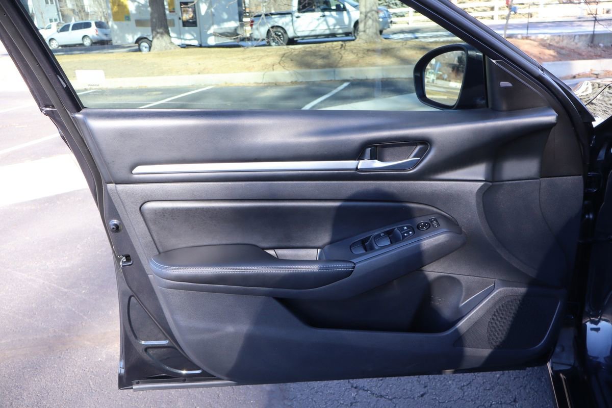 Used 2022 Nissan Altima 2.5 SV image 23