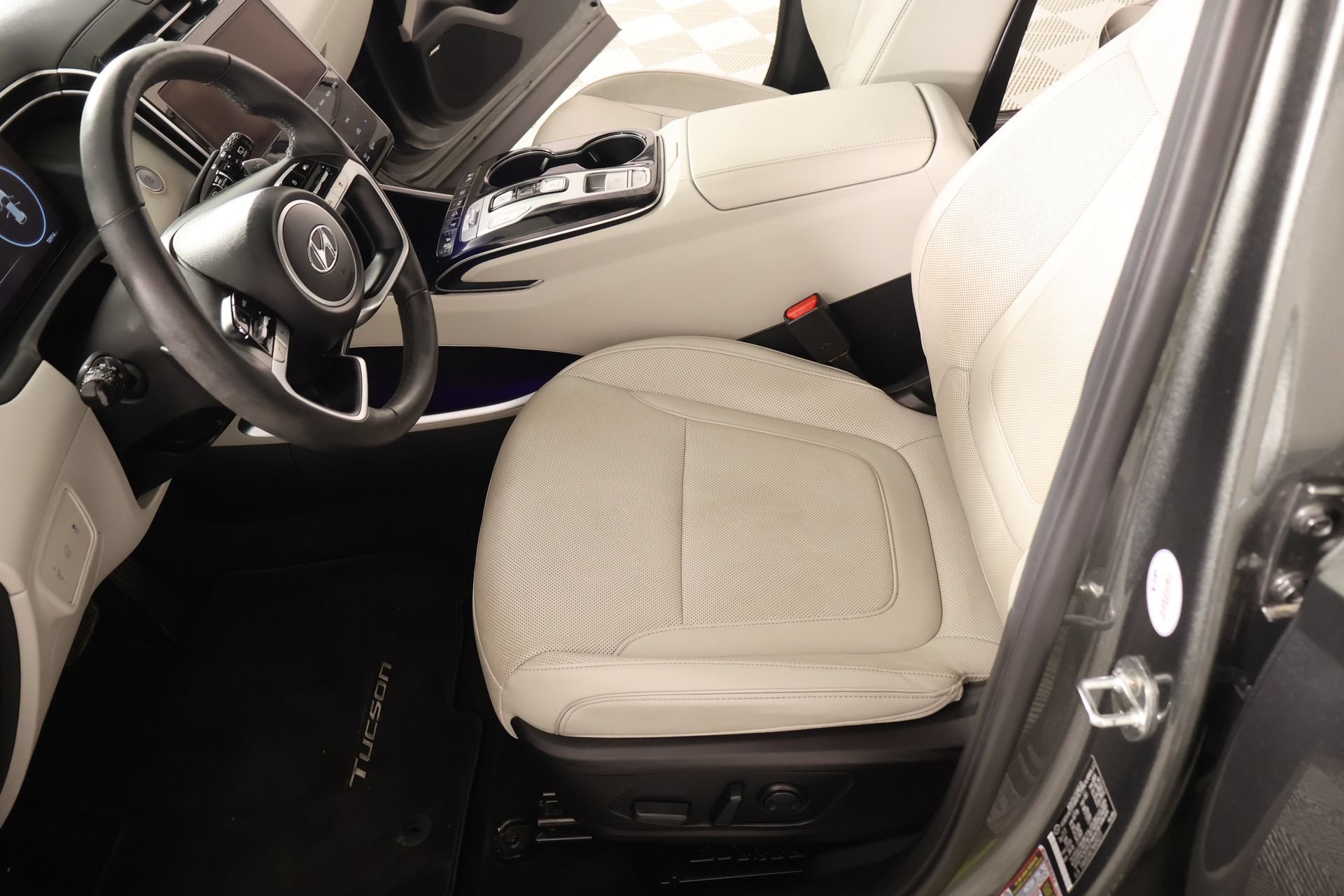 Used 2022 Hyundai Tucson Limited FWD image 12