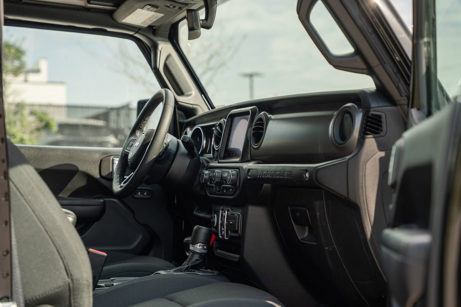 Used 2023 Jeep Wrangler Unlimited w/ Sun & Screen Package image 17