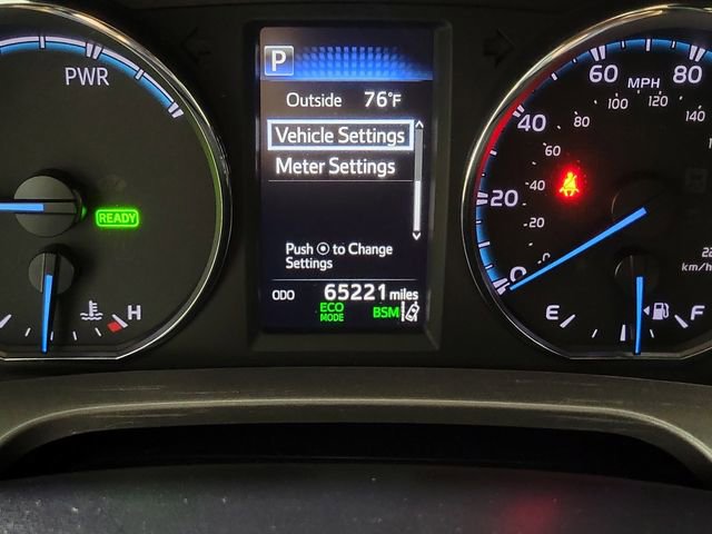 Used 2018 Toyota RAV4 SE image 2