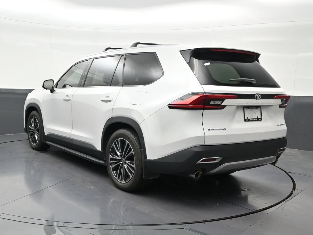Used 2024 Toyota Grand Highlander AWD Hybrid image 3