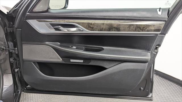 Used 2018 BMW 740i image 22