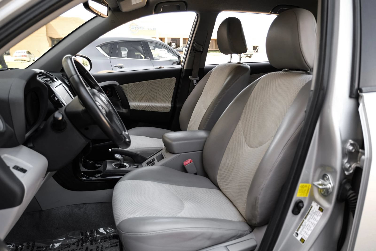 Used 2014 Toyota RAV4 EV FWD image 29