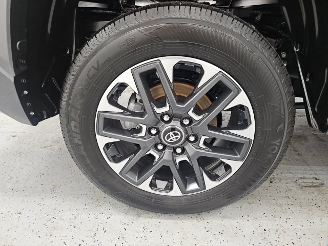 Used 2026 Toyota Tundra Limited AWD/4WD image 7