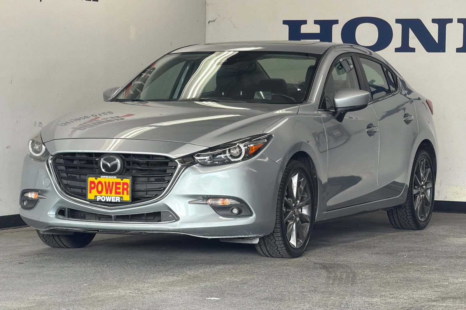 Used 2018 MAZDA MAZDA3 Grand Touring w/ Premium Equipment Package FWD image 7