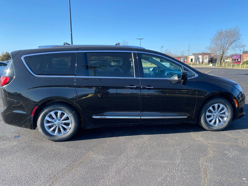 Used 2019 Chrysler Pacifica Limited w/ Advanced Safetytec Group image 7