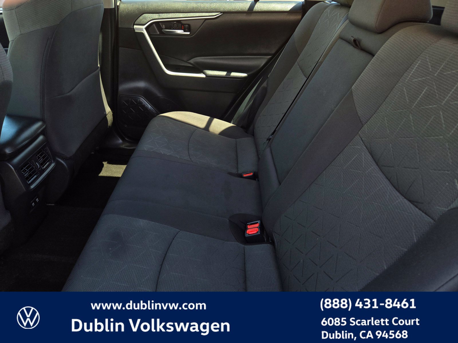 Used 2021 Toyota RAV4 XLE w/ Convenience Package FWD image 11