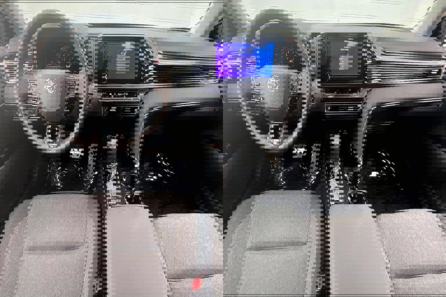 Used 2025 Toyota Camry LE w/ Convenience Package image 19