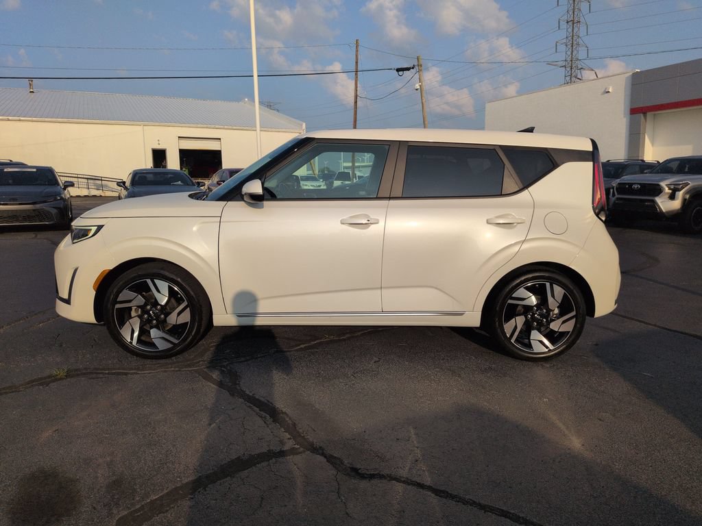 Used 2024 Kia Soul GT-Line w/ GT-Line Technology Package FWD image 2