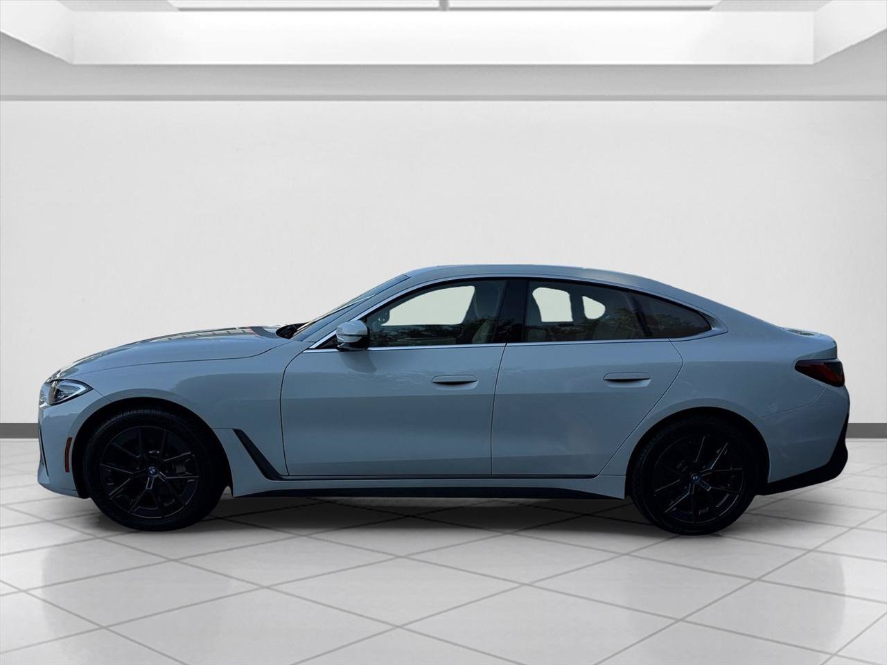 Used 2023 BMW i4 eDrive35 w/ Premium Package RWD image 10