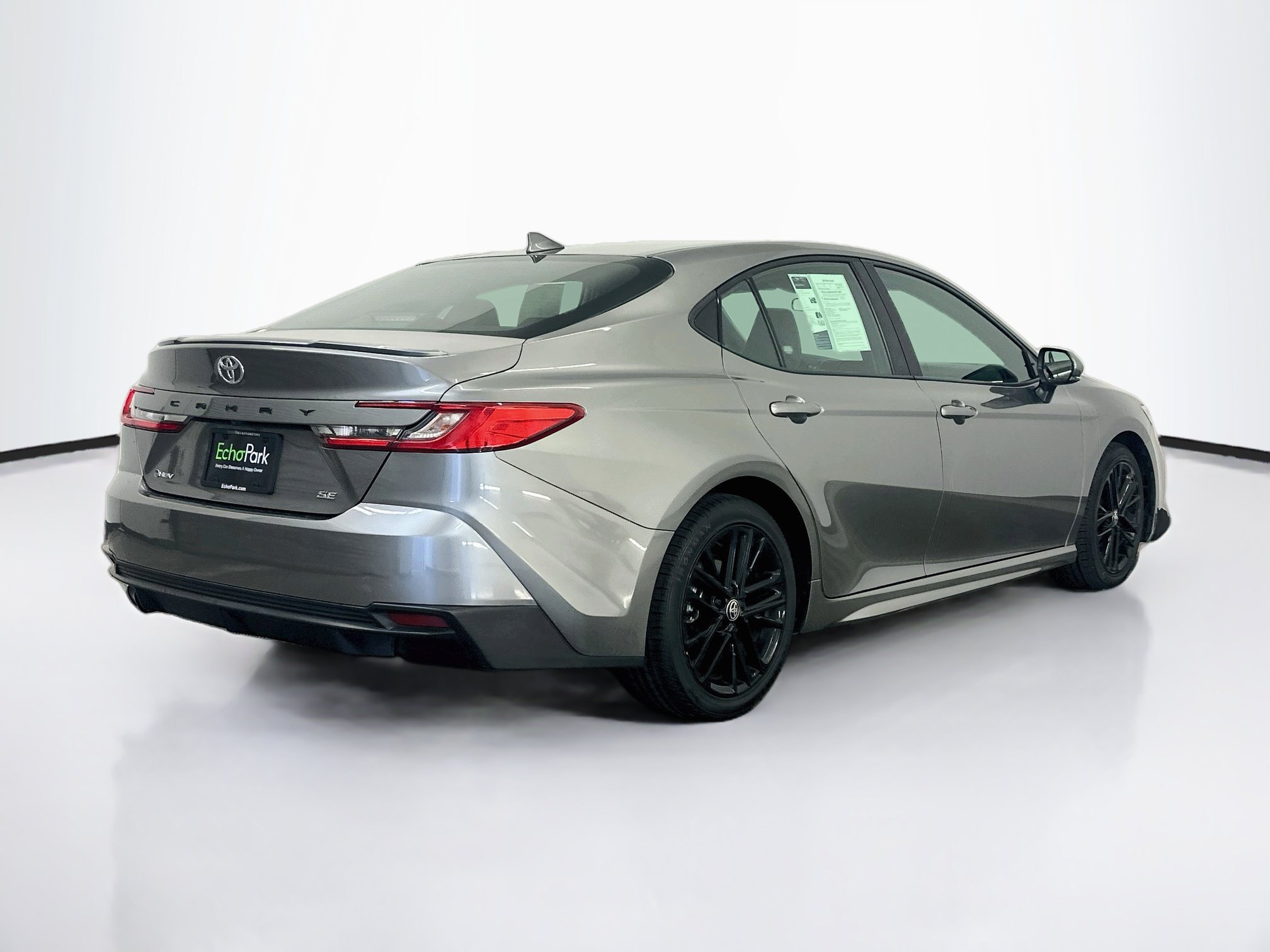 Used 2025 Toyota Camry SE FWD image 9