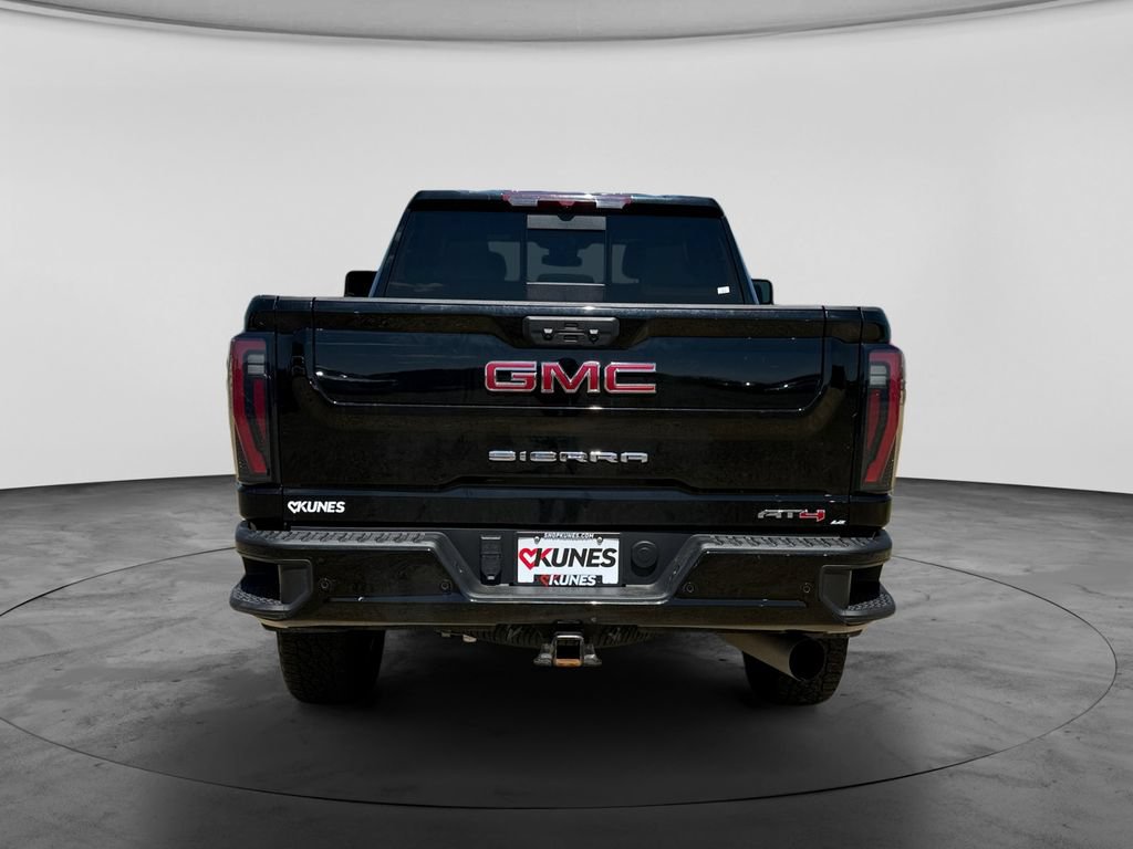 Used 2024 GMC Sierra 2500 AT4 w/ AT4 Preferred Package AWD/4WD image 9