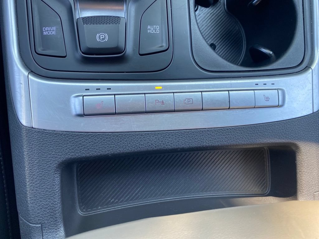 Used 2025 Kia Carnival FWD image 24