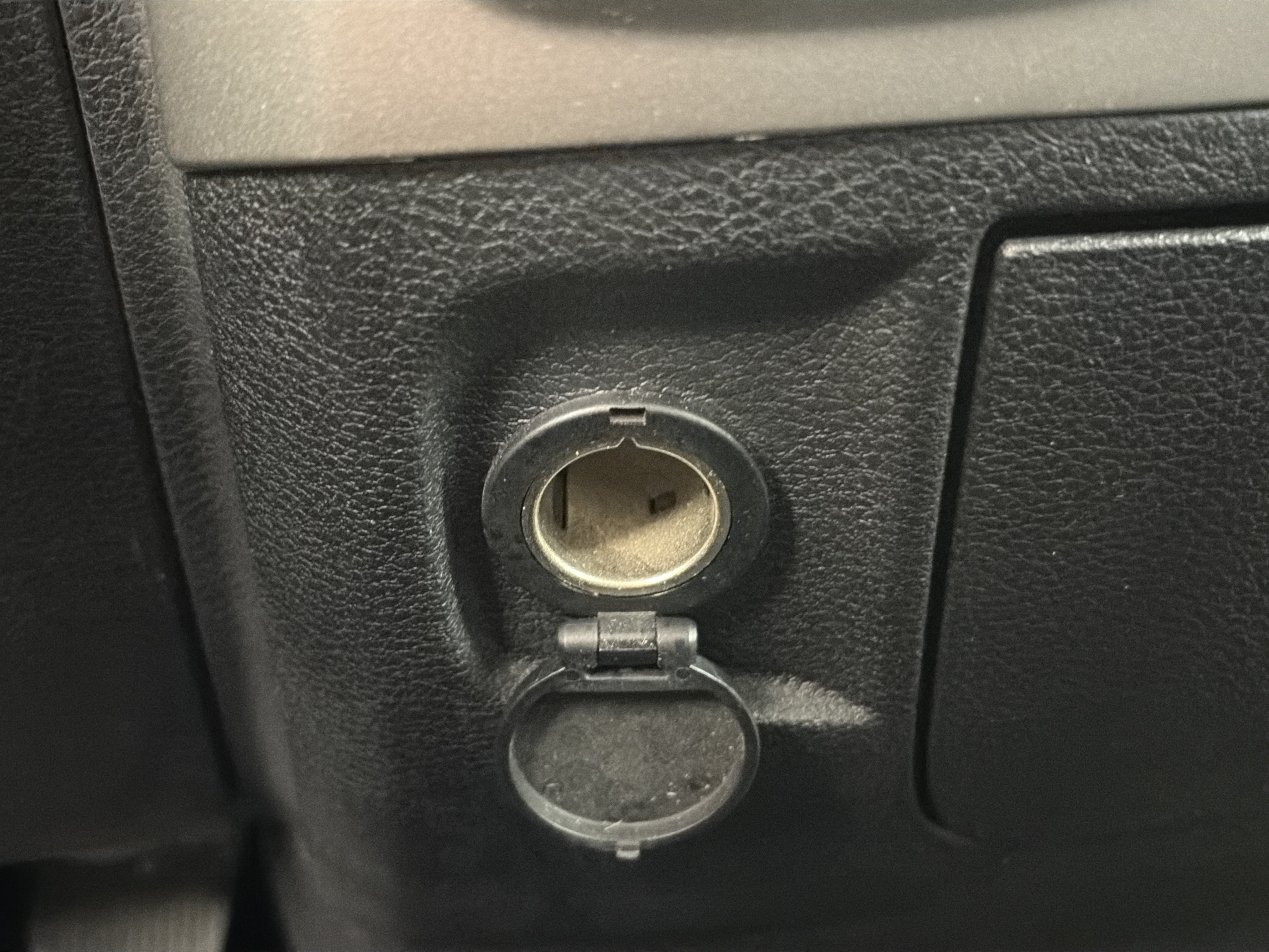 Used 2017 RAM 1500 Laramie AWD/4WD image 32