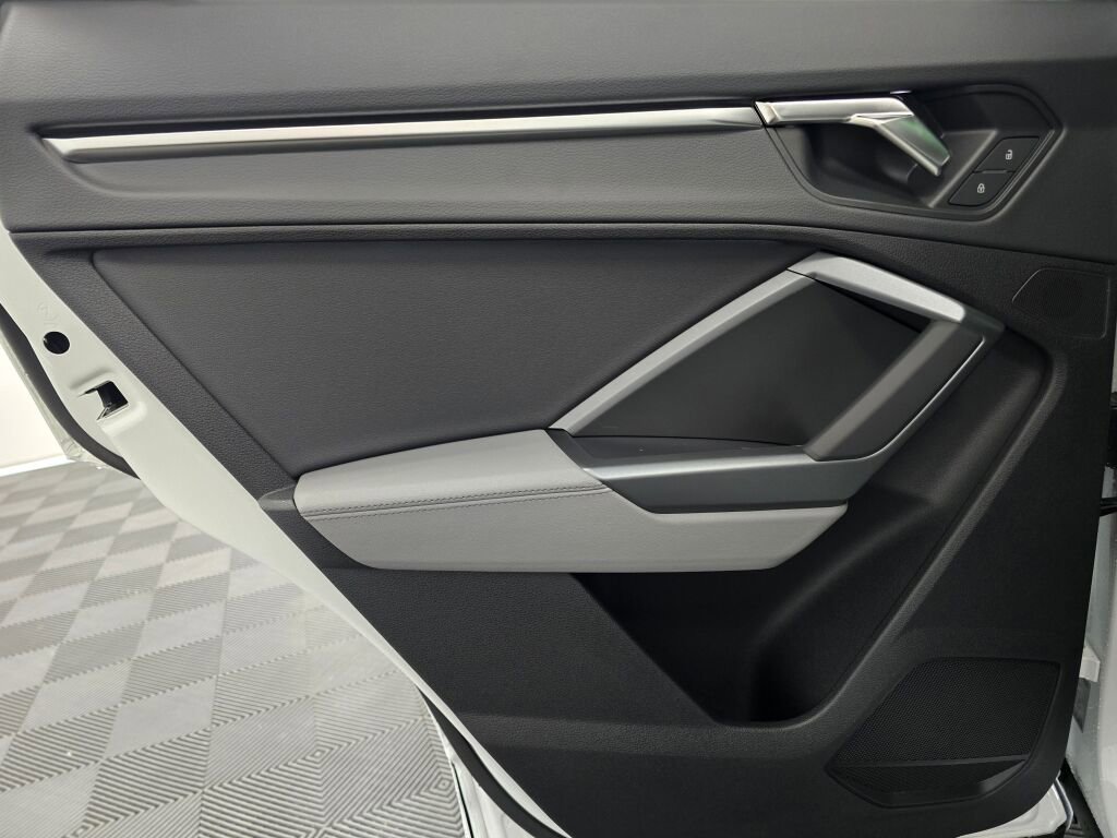 New 2025 Audi Q3 2.0T Premium image 19