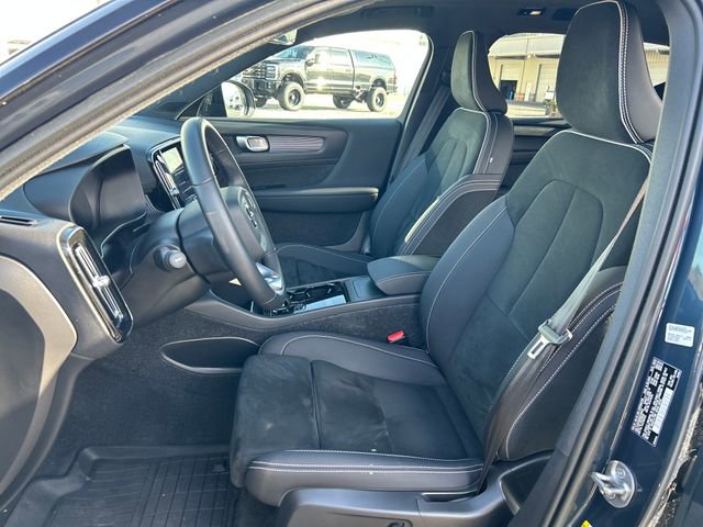 Used 2022 Volvo XC40 P8 Recharge Plus image 17