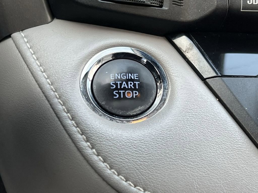 Used 2017 Toyota RAV4 Platinum image 31