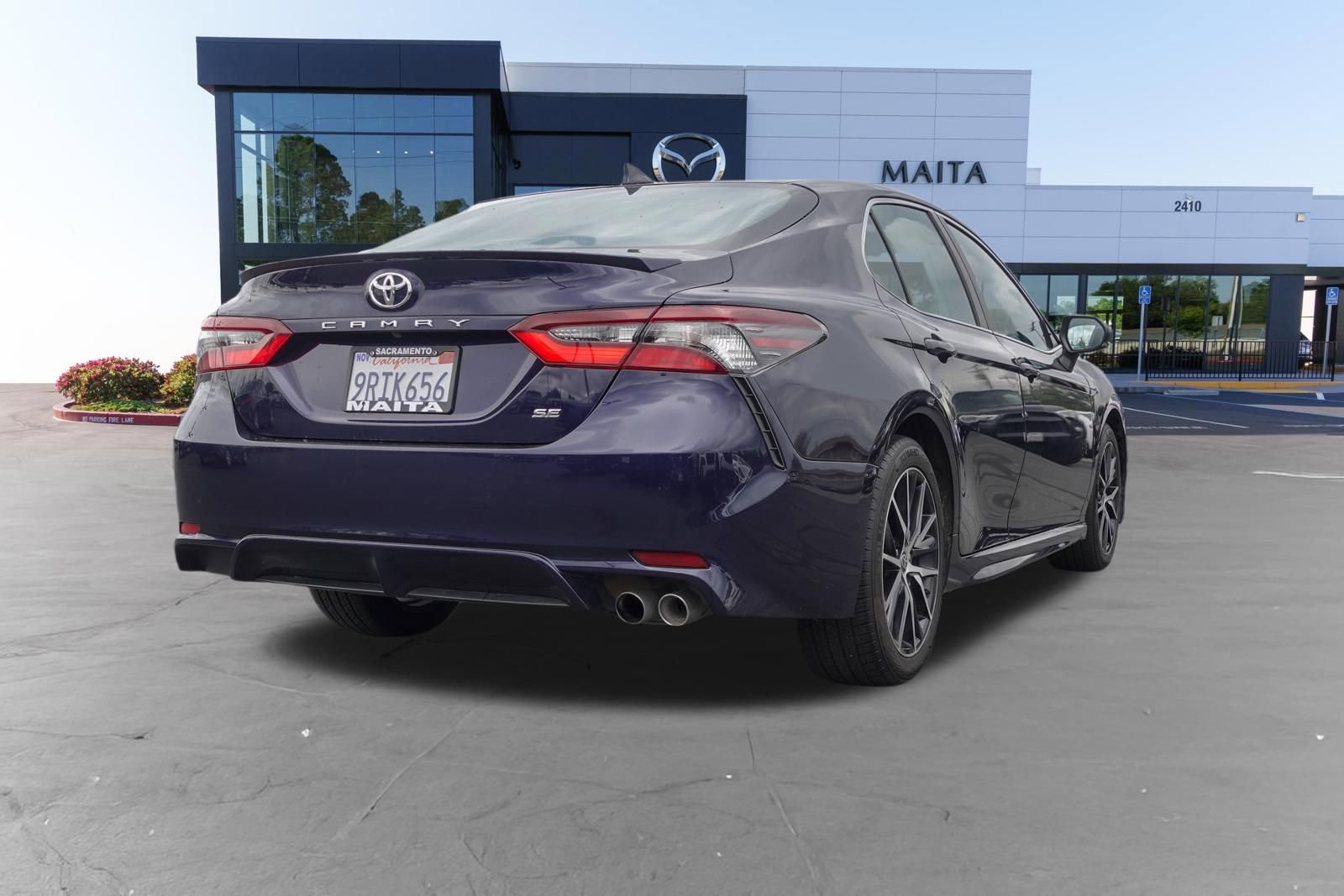 Used 2022 Toyota Camry SE FWD image 3