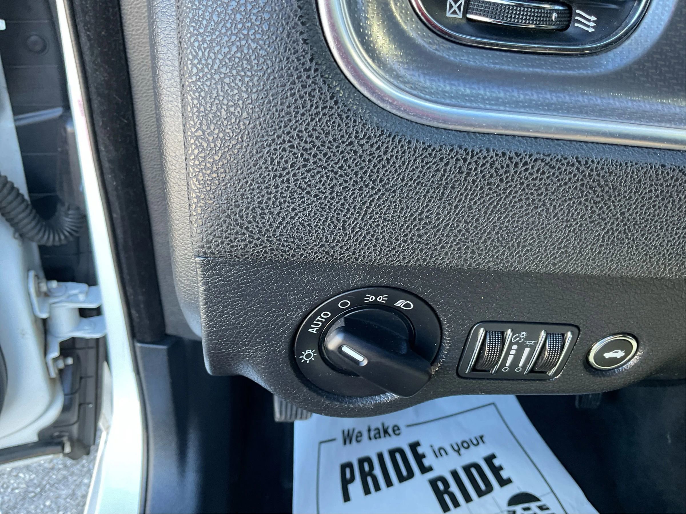 Used 2014 Dodge Charger SE image 16