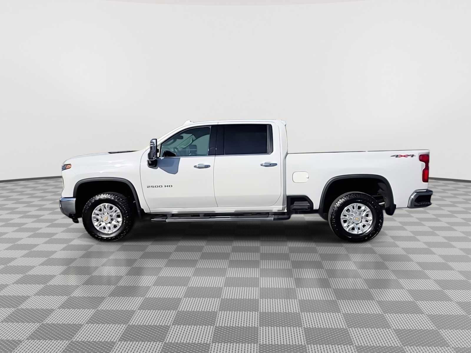 Used 2024 Chevrolet Silverado 2500 LTZ AWD/4WD image 5