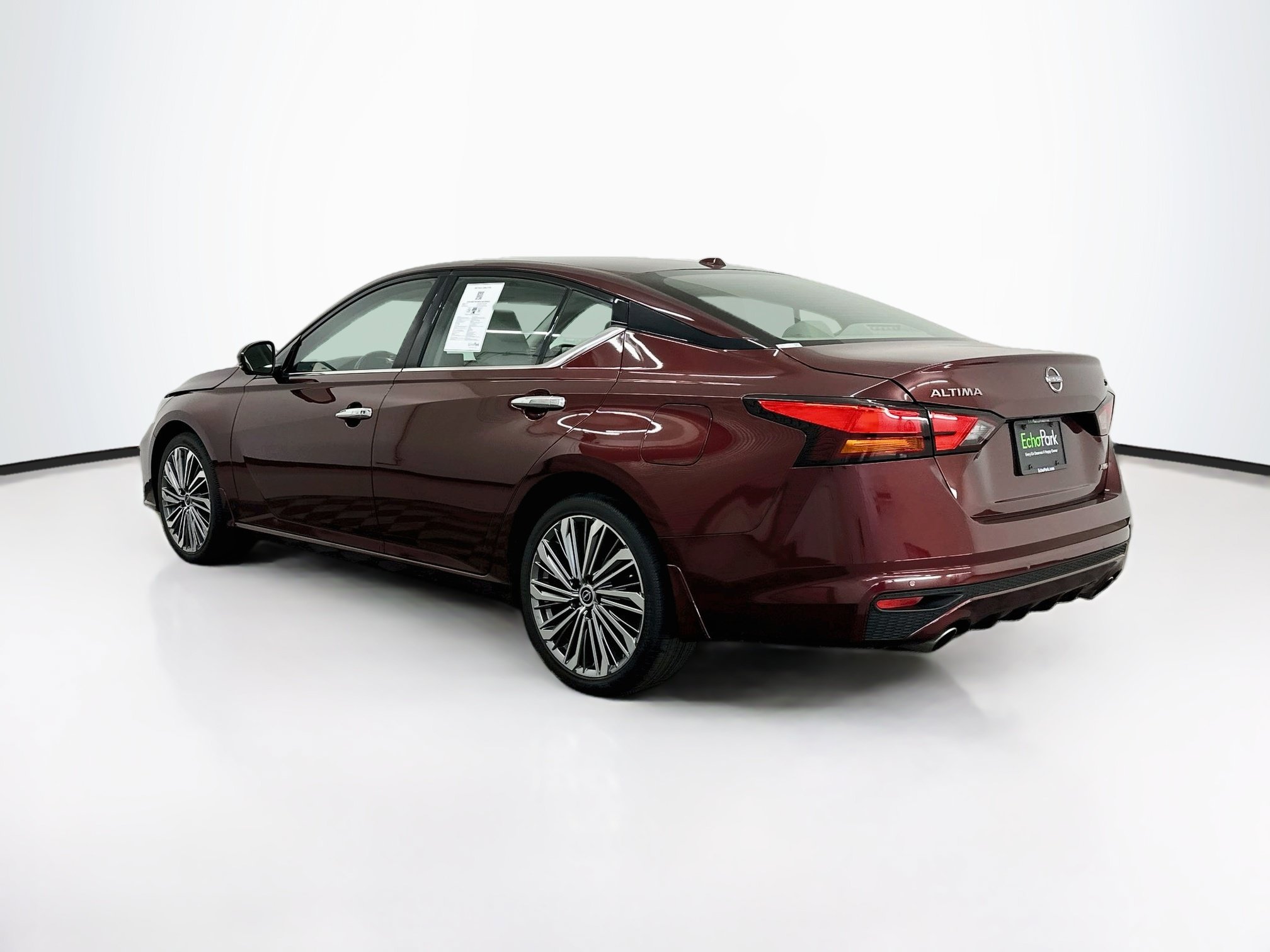 Used 2024 Nissan Altima 2.5 SL AWD/4WD image 5