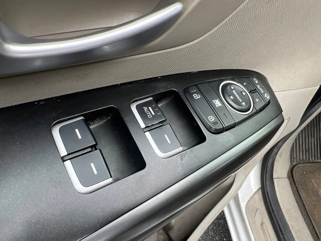 Used 2015 Kia Sedona LX FWD image 24