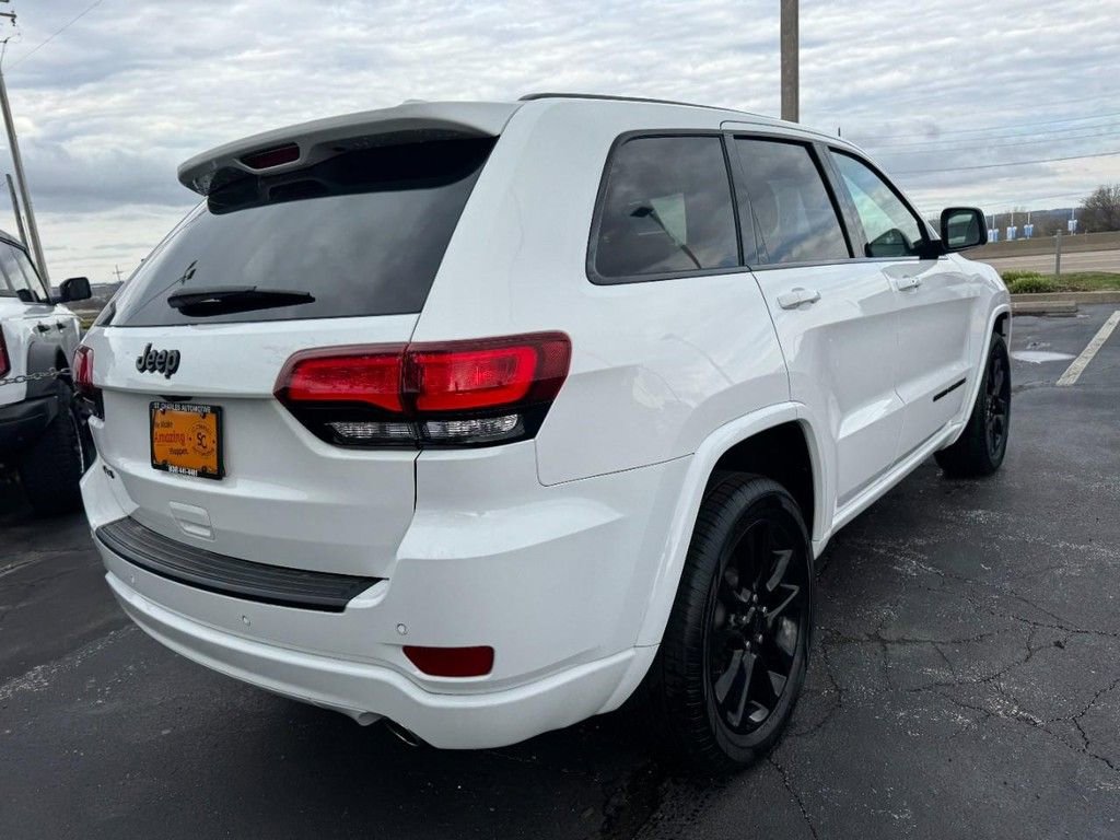 Used 2020 Jeep Grand Cherokee Altitude image 3