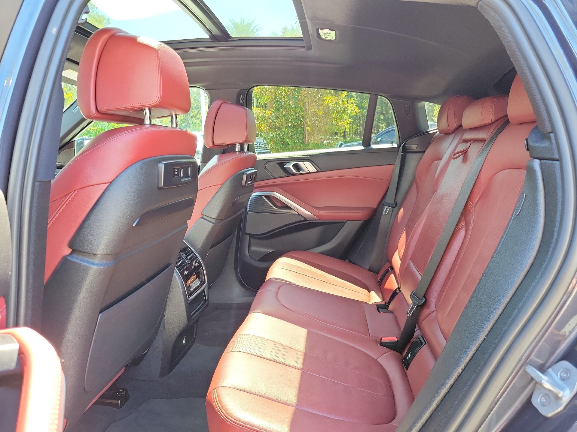 Used 2020 BMW X6 M50i AWD/4WD image 17