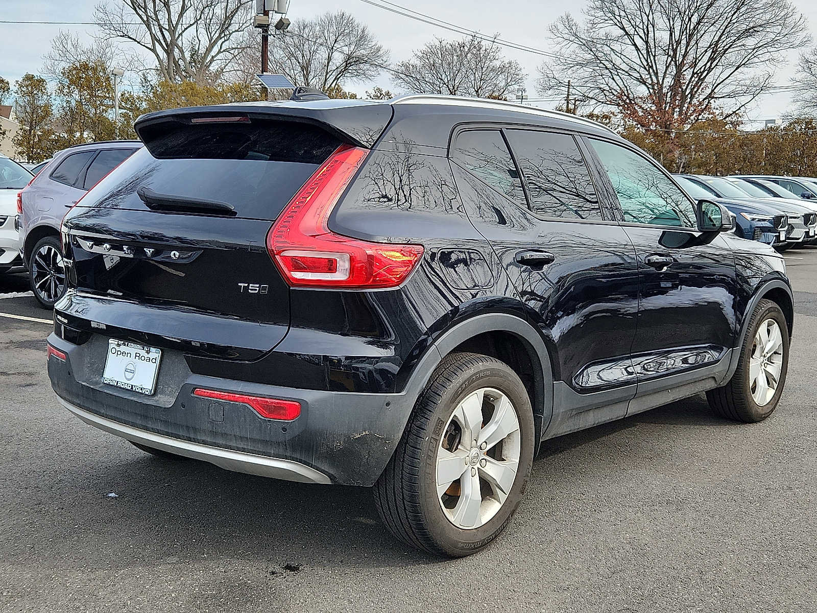 Used 2019 Volvo XC40 T5 Momentum image 6