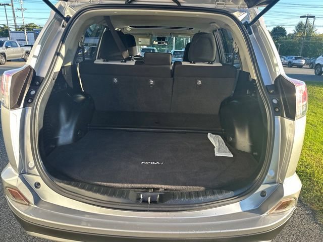 Used 2017 Toyota RAV4 XLE w/ Carpet Mat Package AWD/4WD image 6