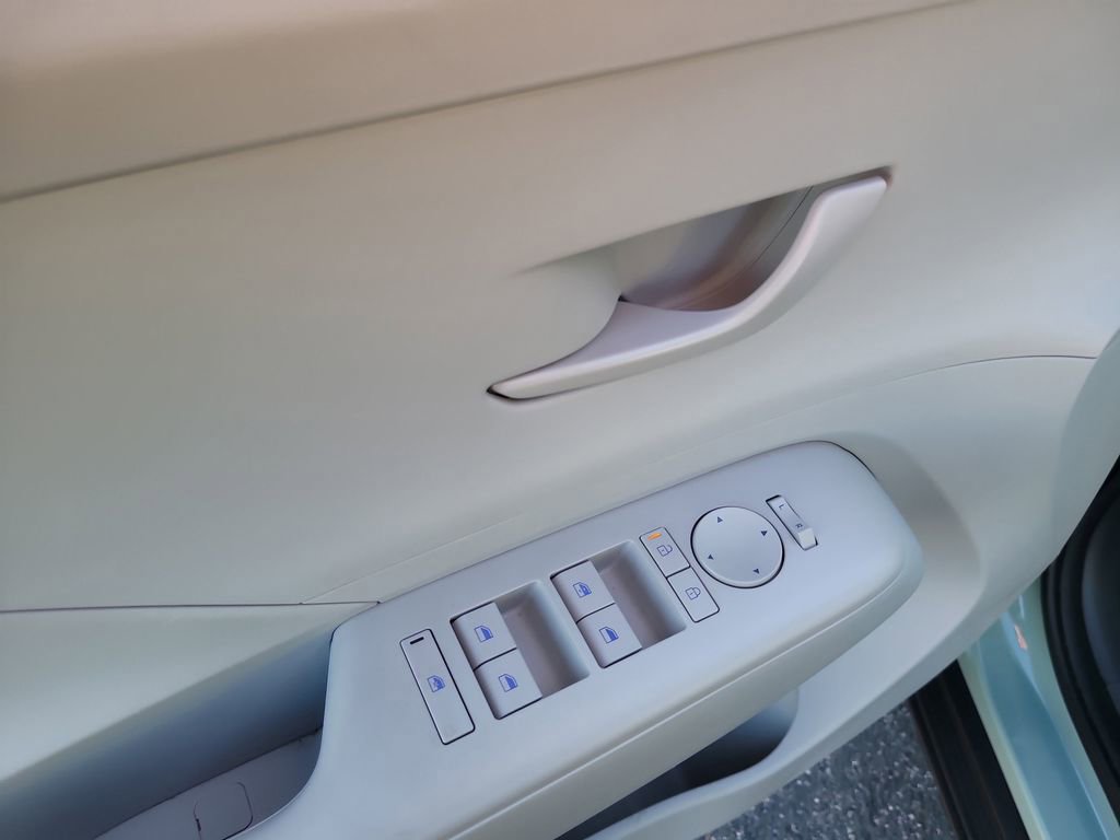 Used 2024 Hyundai Kona SEL image 14