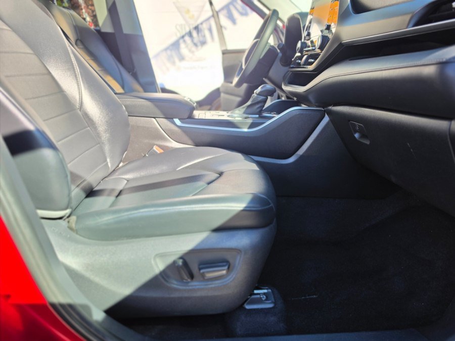 Used 2021 Toyota Highlander XLE AWD/4WD image 38