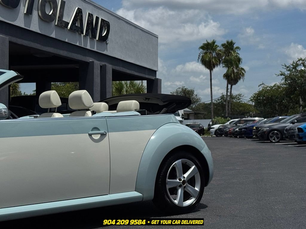Used 2010 Volkswagen Beetle Final Edition FWD image 4