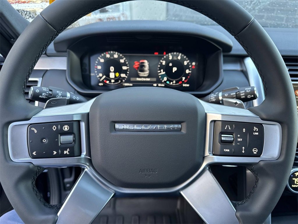 Used 2025 Land Rover Discovery Dynamic SE image 25