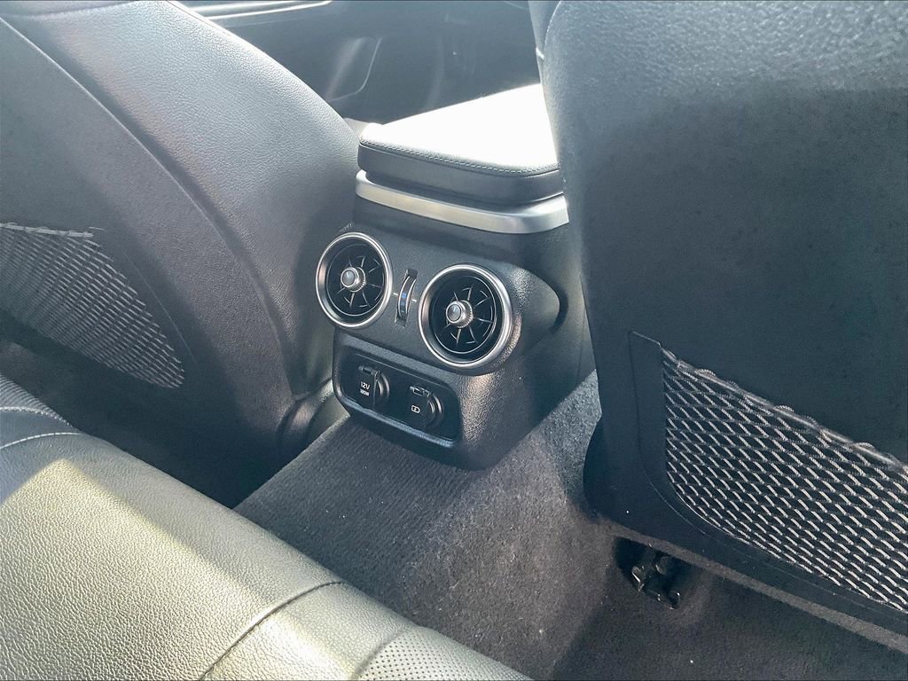 Used 2018 Kia Stinger GT1 AWD/4WD image 10