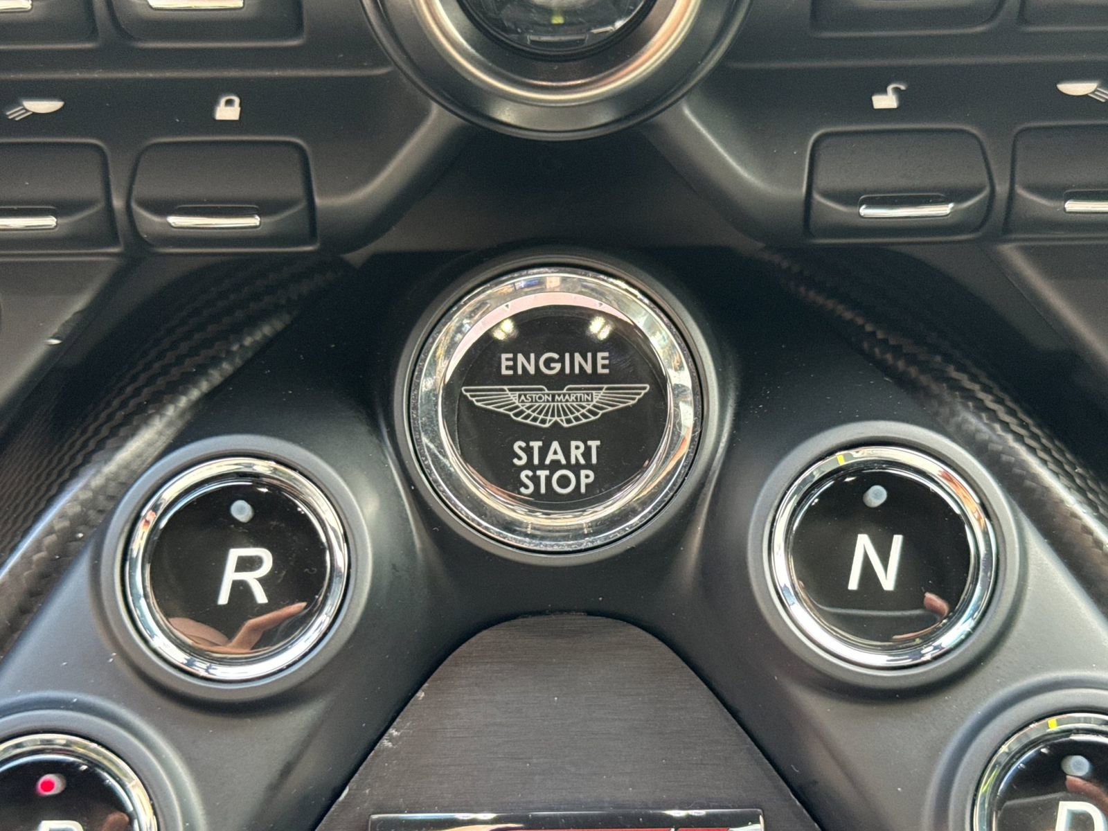 Used 2023 Aston Martin V8 Vantage Coupe RWD image 22