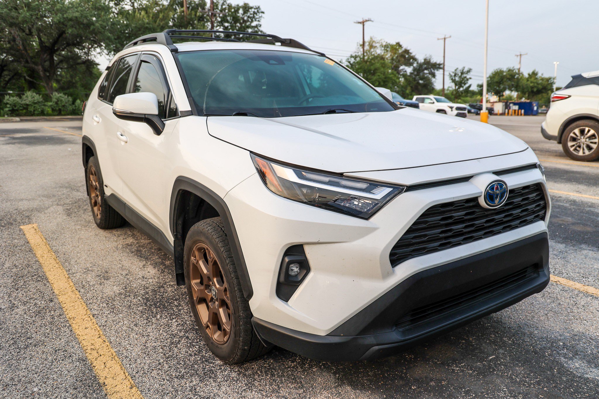 Used 2023 Toyota RAV4 AWD Hybrid image 5