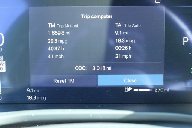 Used 2025 Volvo XC40 B5 Plus image 28